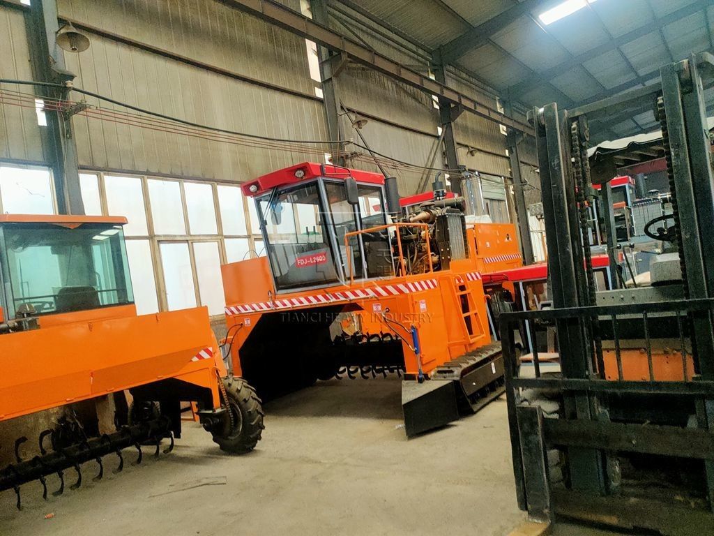 Crawler Type Manure Compost Turner Kecepatan Kerja 6-10m/Min