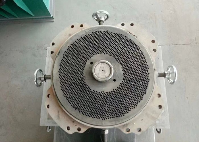 Lini Produksi Granul Bentuk Oblat Lini Granulasi Tekan Die Datar untuk Produksi Skala Besar