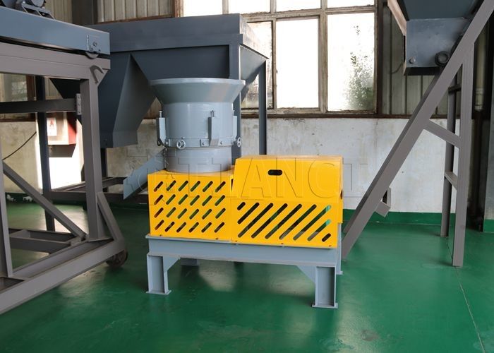 Lini Produksi Granul Bentuk Oblat Lini Granulasi Tekan Die Datar untuk Produksi Skala Besar