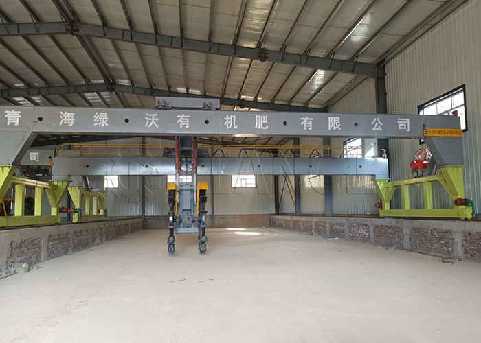 1200-3000mm Jenis roda sisa kedelai / biji jagung composting mesin Turner