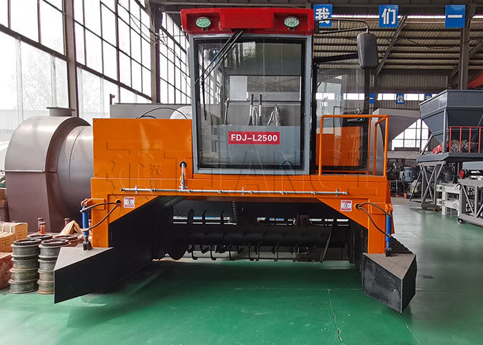 Mesin kompost fermentasi pupuk organik jenis crawler untuk dekomposisi aerobik tumpukan tanah