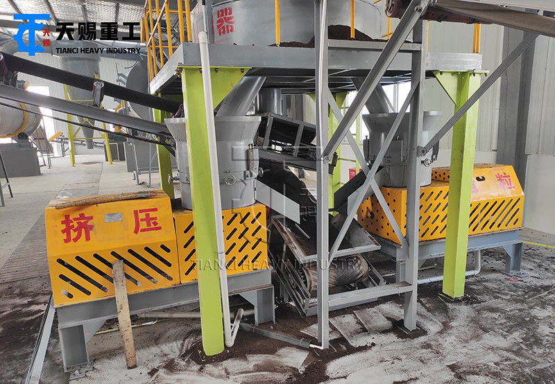 Flat-die granulator Pupuk produksi garis Konsumsi energi rendah Partikel silinder ISO9001 Sertifikasi