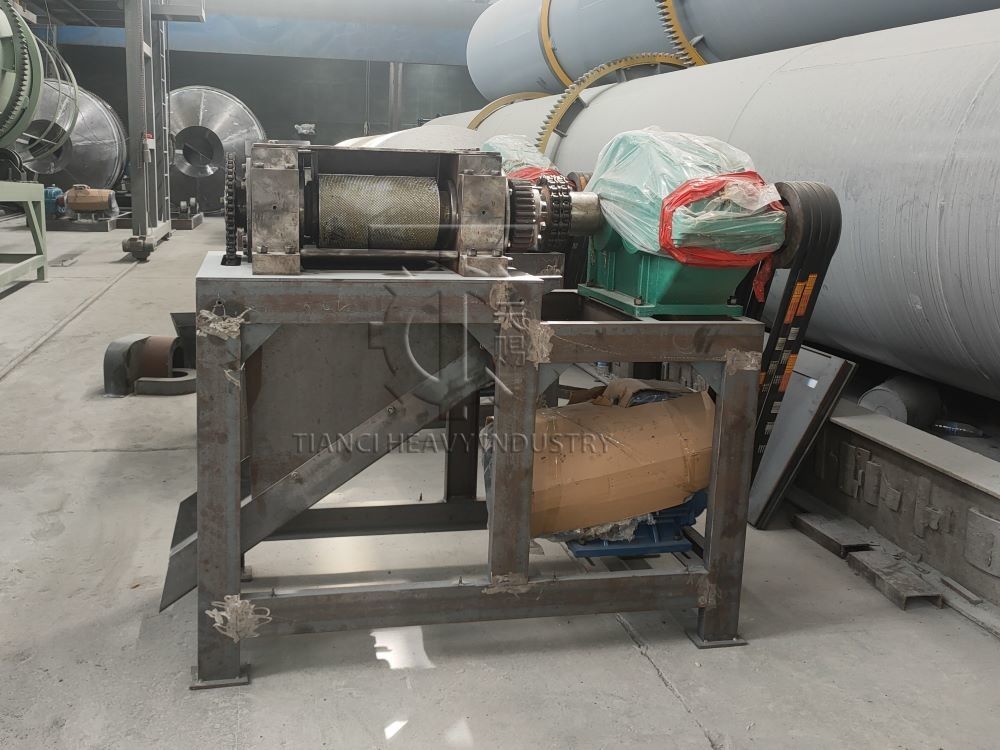 Granulator Roller Ganda yang Disesuaikan untuk Produksi Granul Pupuk Kimia NPK